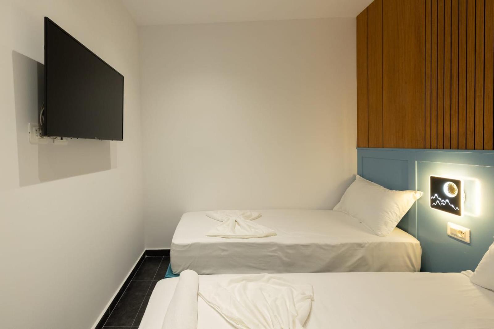 Aglon Twin'S Hotel Vlore Exterior photo